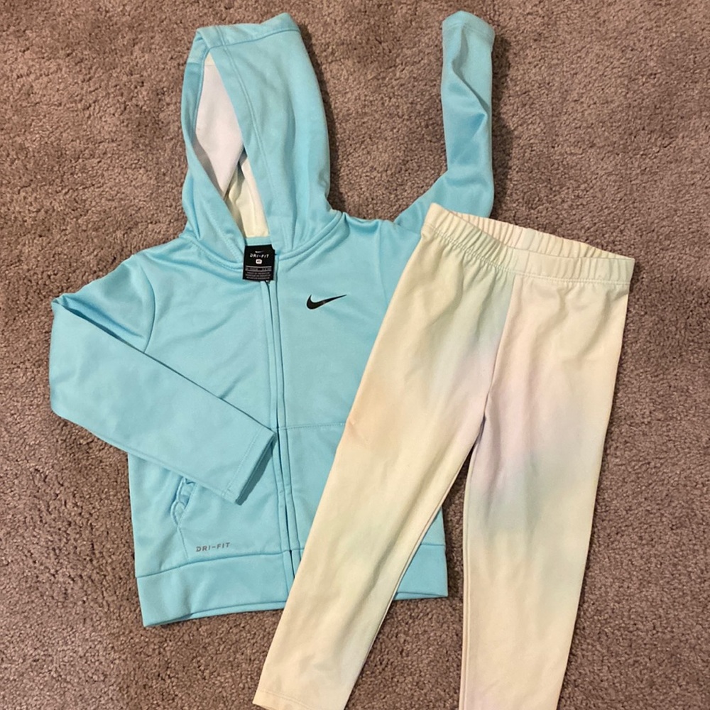 Nike 4T outfit. Like New Condition.